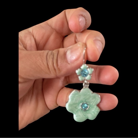 Vintage Double Flower Green/Blue Enamel Earrings.
Silver Tone. - Picture 4 of 7